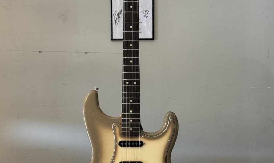 Fender 70th Anniversary Vintera II Antigua Strat